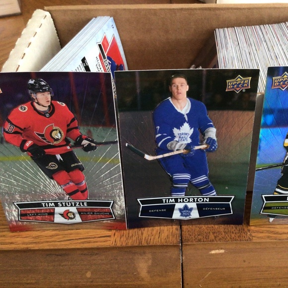 Tim Hortons 2021/22 hockey card set - Picture 1 of 2